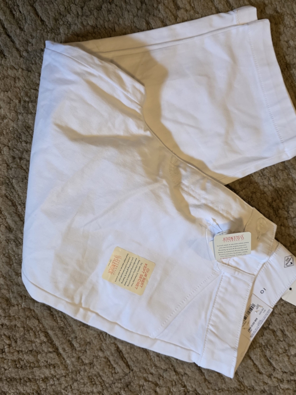 St. John's Bay White Capri Pants